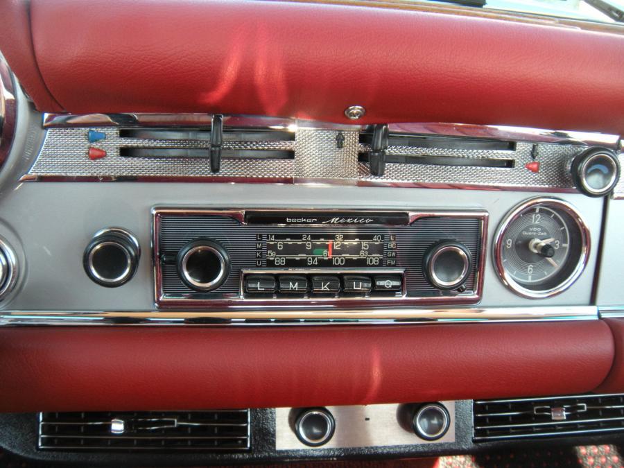 Детали интерьера Mercedes-Benz 280 SL (W113) 1969 года  (EU) (фото 76 из 141)